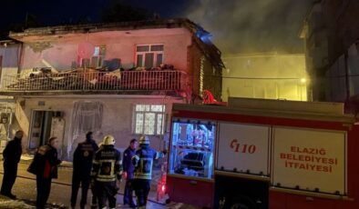 Elazığ'da binanın çatısında çıkan yangın söndürüldü – Güncel haberler
